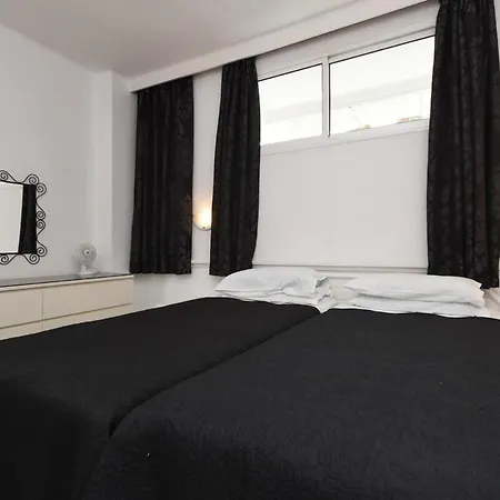 Club Atlantis 28 - One Bed