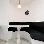 Club Atlantis 28 - One Bed 아데제